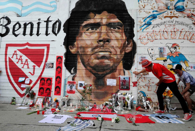 Diego Maradona qua đời