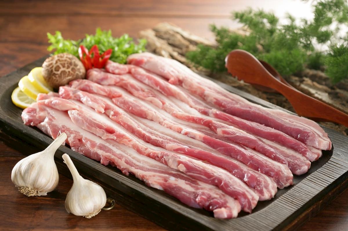 giá thịt lợn giảm một phần do nguồn cung dồi dào trở lại