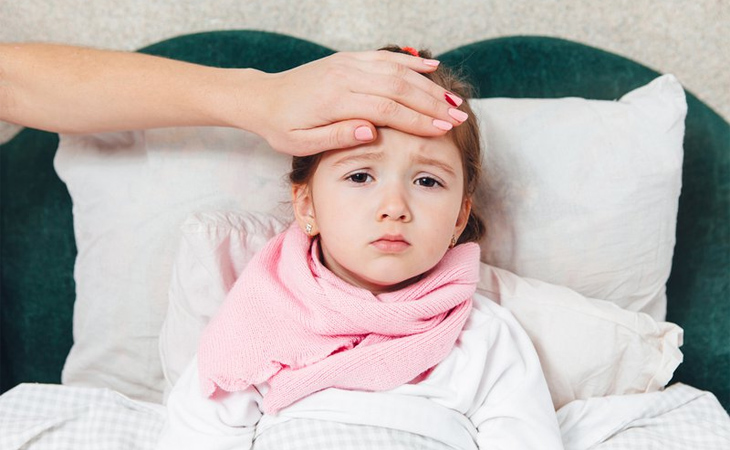 Những dấu hiệu thường thấy khi trẻ bị sốt