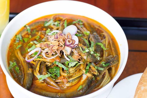 Thưởng thức món súp lươn Nghệ An thơm ngon